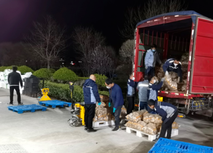 疫情下，甘肅物流行業(yè)利用手動液壓搬運車等工具保障物資供應